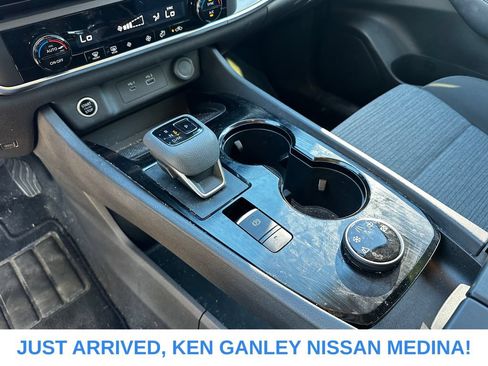 Used 2023 Nissan Rogue SV AWD/4WD image 10
