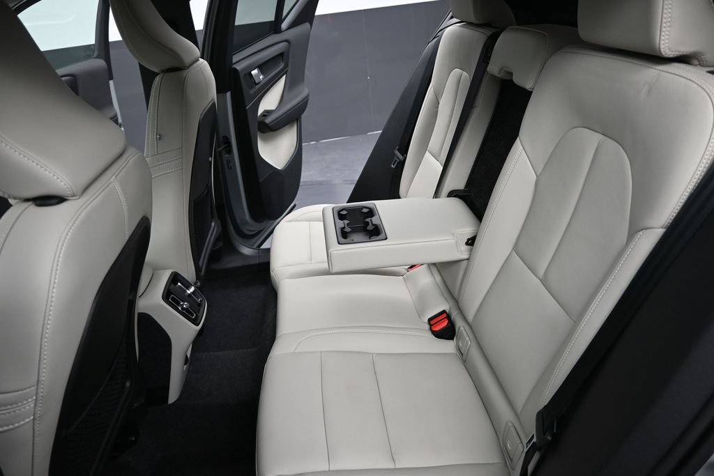 Used 2026 Volvo XC40 B5 Plus AWD/4WD image 16