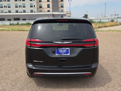 Used 2023 Chrysler Pacifica Touring-L