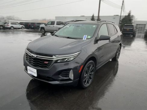Used 2023 Chevrolet Equinox RS image 3
