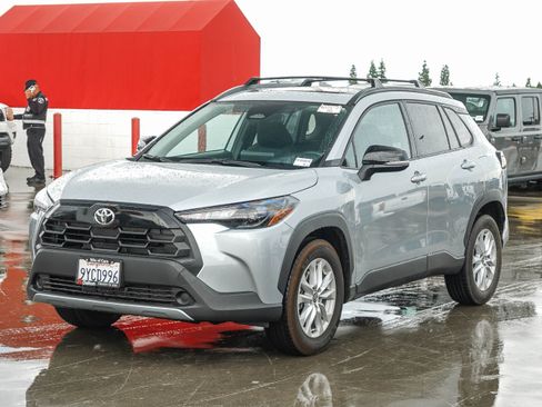 Used 2026 Toyota Corolla Cross LE w/ Moonroof Package FWD image 3