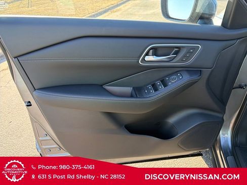 New 2026 Nissan Rogue Platinum w/ Tech Package AWD/4WD image 10