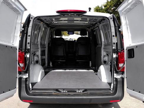 Used 2023 Mercedes-Benz Metris image 48