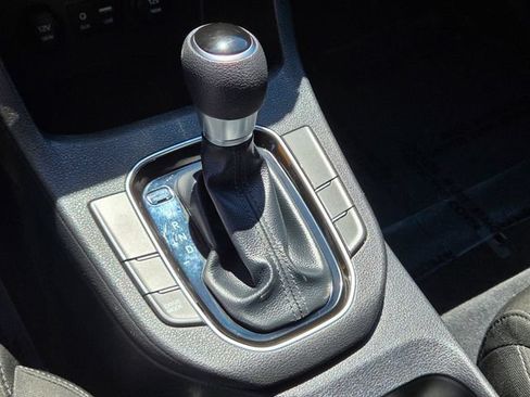 Used 2020 Hyundai Elantra GT FWD image 33
