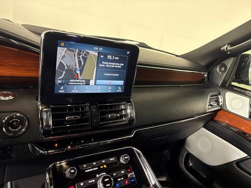 Used 2020 Lincoln Navigator Reserve image 18