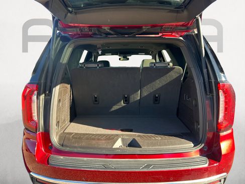 Used 2021 GMC Yukon SLT w/ SLT Luxury Package image 12