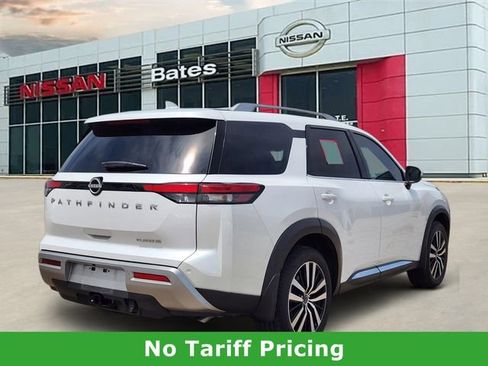 Certified 2025 Nissan Pathfinder Platinum FWD image 4