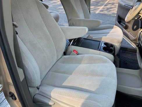 Used 2013 Toyota Sienna LE image 18