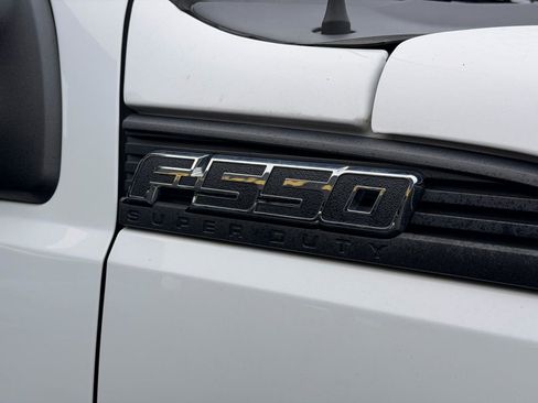 Used 2016 Ford F550 2WD Regular Cab Super Duty image 13