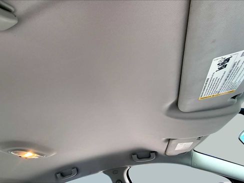 Used 2010 Chevrolet Impala LT FWD image 13