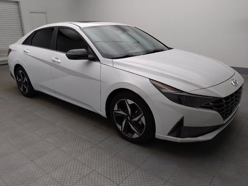 Used 2021 Hyundai Elantra SEL w/ Convenience + Premium Package FWD image 11