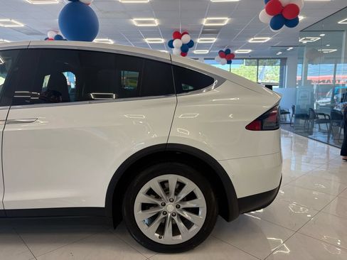 Used 2019 Tesla Model X AWD/4WD image 9