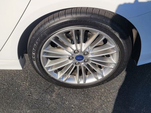Used 2015 Ford Fusion SE w/ Equipment Group 202A FWD image 8