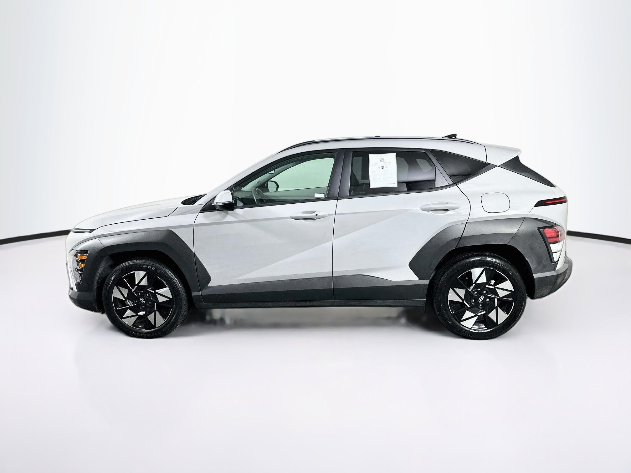 Used 2025 Hyundai Kona SEL FWD image 4