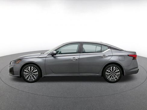 Used 2025 Nissan Altima 2.5 SV FWD image 4