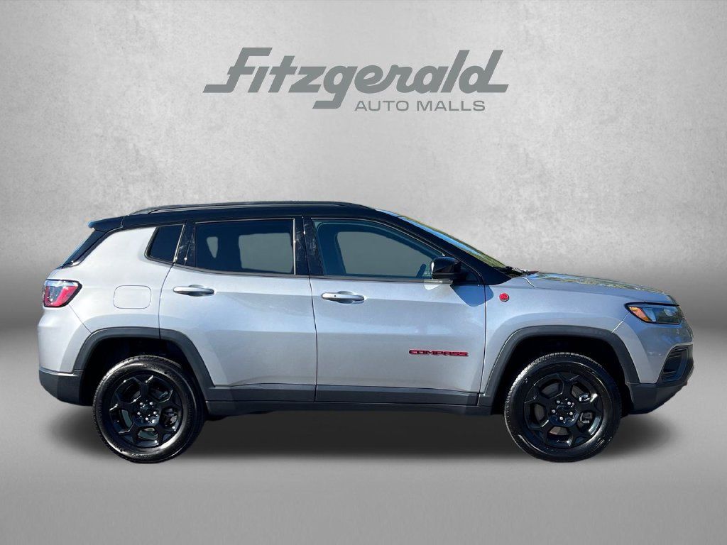 Used 2024 Jeep Compass Trailhawk AWD/4WD image 3