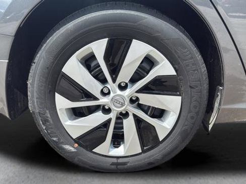 Certified 2025 Nissan Altima 2.5 S FWD image 13