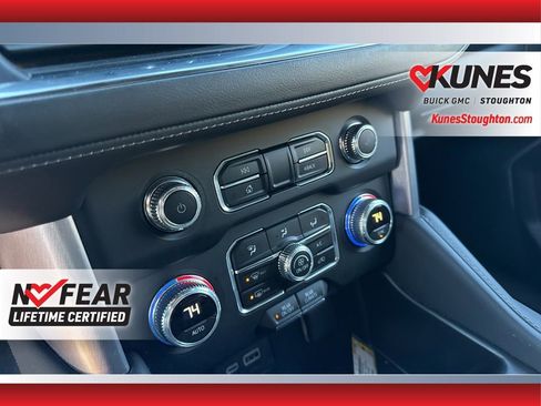 Used 2024 GMC Yukon SLE image 26