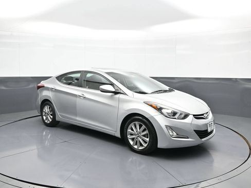 Used 2015 Hyundai Elantra SE w/ Option Group 03 FWD image 4