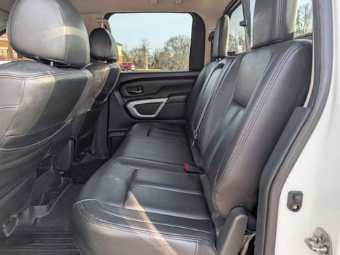 Used 2018 Nissan Titan SV image 13