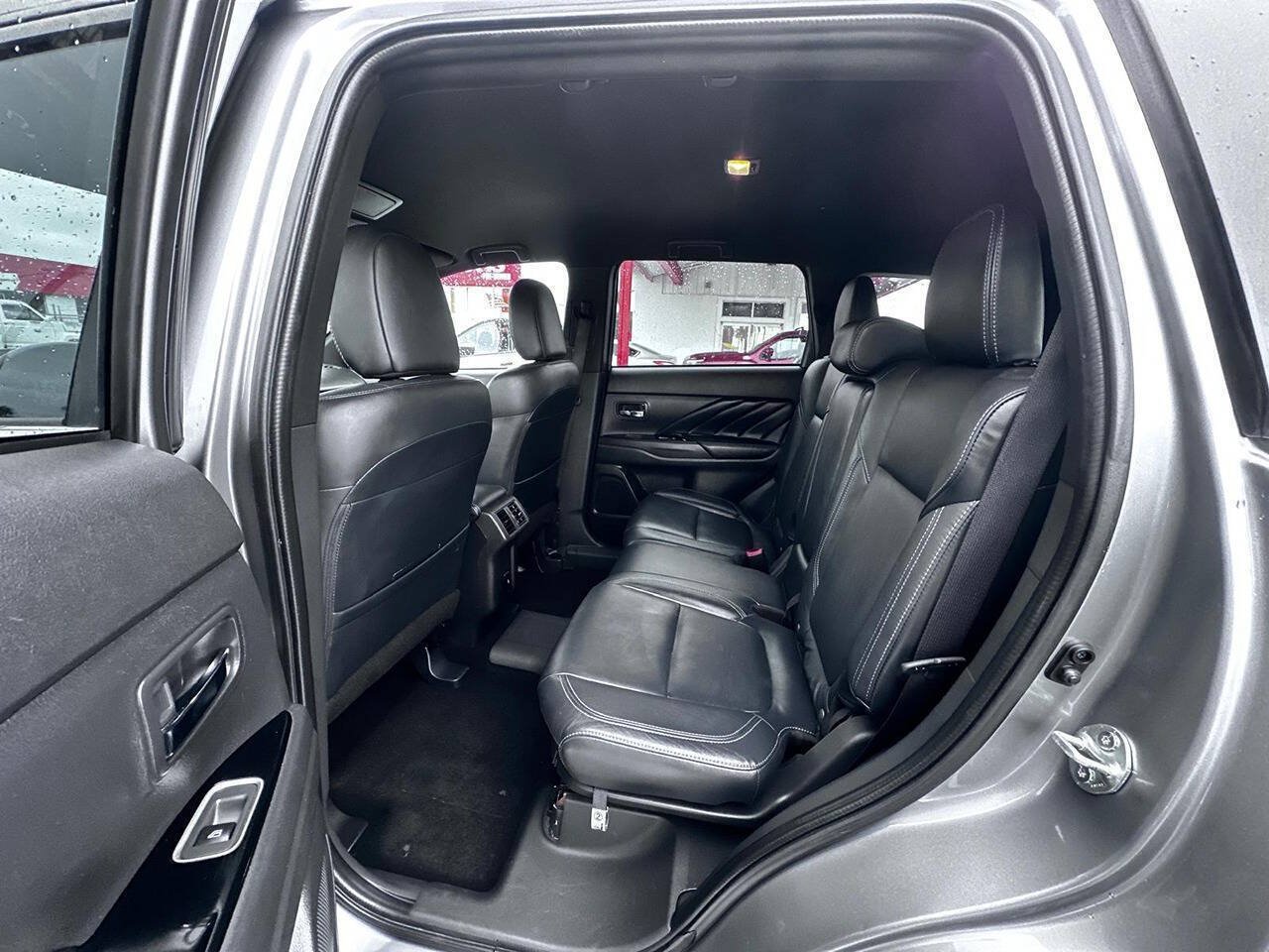 Used 2022 Mitsubishi Outlander LE AWD/4WD image 12