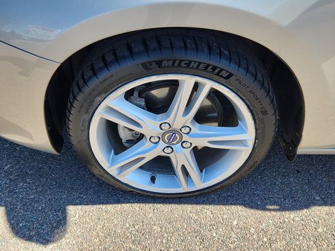 Used 2017 Volvo V60 T5 Premier w/ Convenience Package image 15