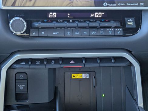 Used 2024 Toyota Tundra Platinum image 18