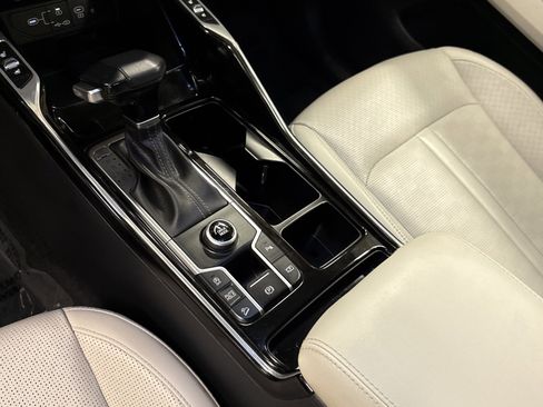 Used 2024 Kia Sorento SX image 10