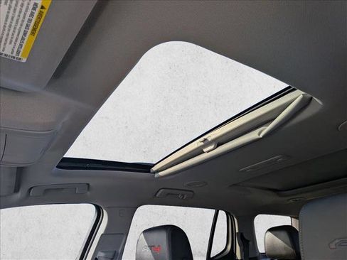 Used 2022 GMC Acadia AT4 w/ Technology Package image 16