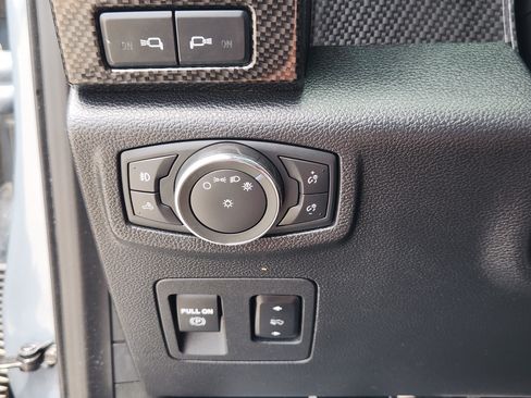 Used 2019 Ford F150 Lariat w/ Equipment Group 502A Luxury AWD/4WD image 22