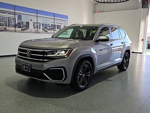 Certified 2022 Volkswagen Atlas SEL R-Line AWD/4WD image 4