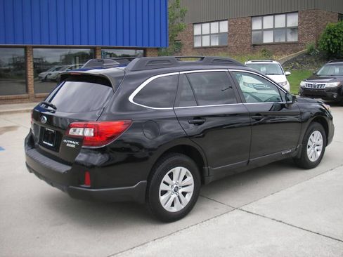 Used 2017 Subaru Outback 2.5i Premium AWD/4WD image 5