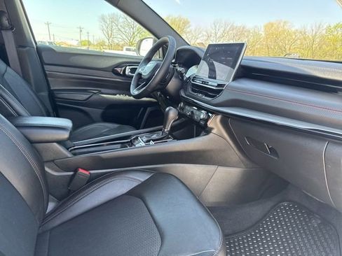 Used 2025 Jeep Compass Trailhawk image 16