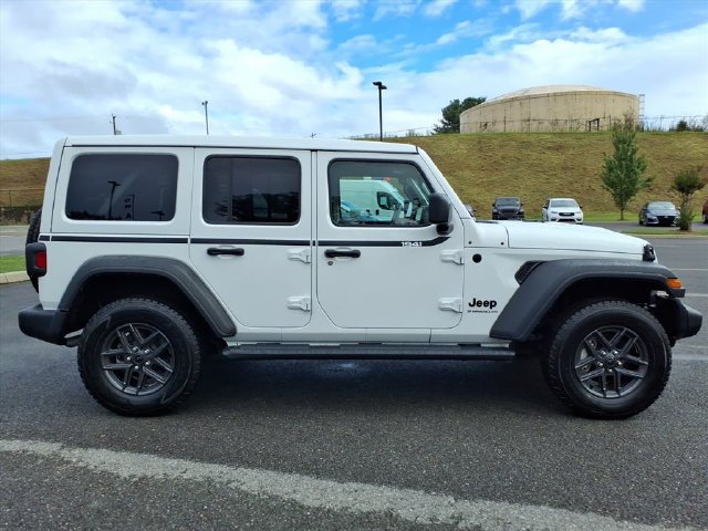 Used 2025 Jeep Wrangler Unlimited Sport AWD/4WD image 5