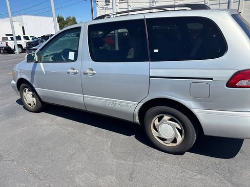 Used 2003 Toyota Sienna LE w/ Symphony Pkg FWD image 7