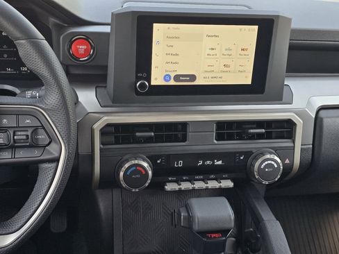 Used 2025 Toyota Tacoma TRD Off-Road AWD/4WD image 17