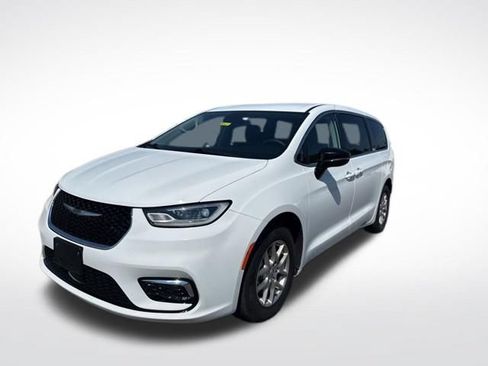 Used 2024 Chrysler Pacifica Touring-L FWD image 1