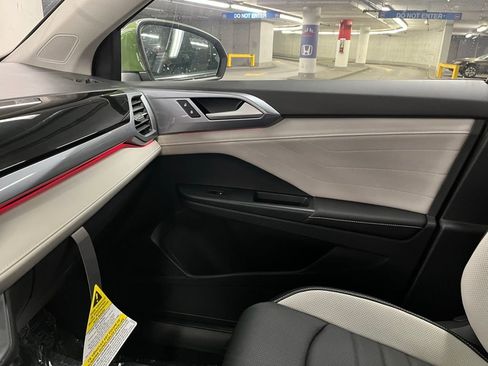 New 2026 Volkswagen Taos SEL AWD/4WD image 30