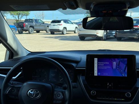 Used 2025 Toyota Corolla LE FWD image 34