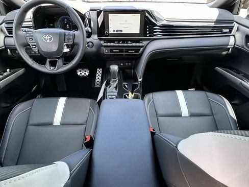 Used 2026 Toyota Camry Hybrid w/ Convenience Package FWD image 10