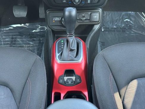 Used 2020 Jeep Renegade Trailhawk w/ Cold Weather Group AWD/4WD image 19