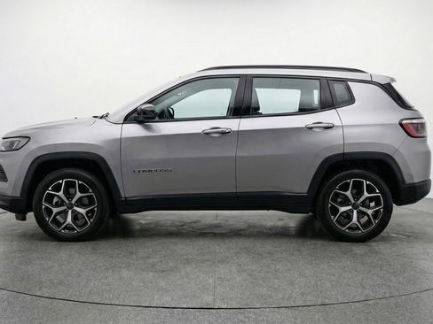 Used 2025 Jeep Compass Limited AWD/4WD image 5