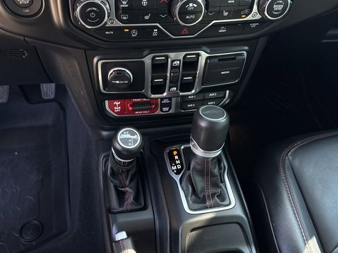 Used 2023 Jeep Gladiator Rubicon w/ Cold Weather Group image 21