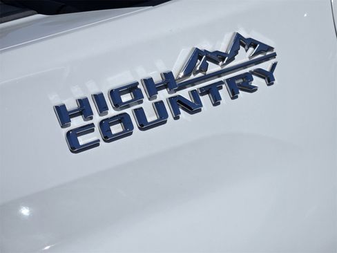 Used 2022 Chevrolet Silverado 2500 High Country image 11