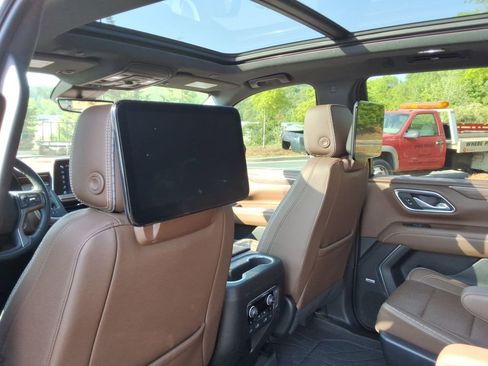 Used 2023 Chevrolet Tahoe High Country w/ Premium Package 2 AWD/4WD image 17
