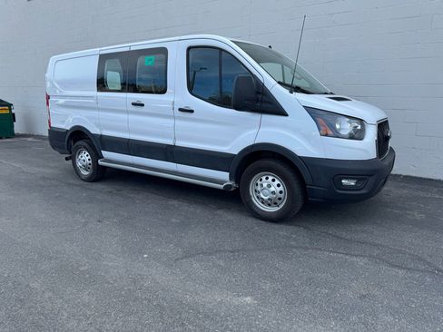 Used 2023 Ford Transit 250 Low Roof AWD w/ Exterior Upgrade Package image 6