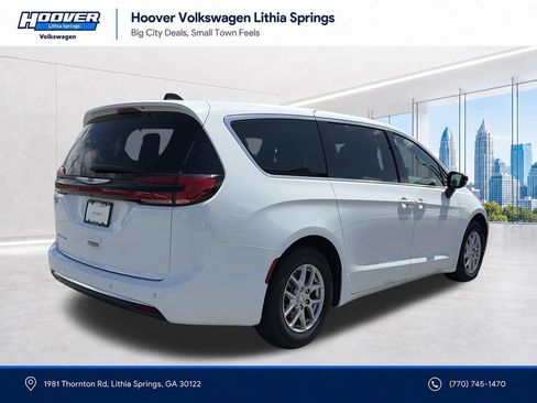 Used 2025 Chrysler Pacifica Select FWD image 25