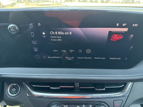 Used 2025 Buick Envista Preferred image 12