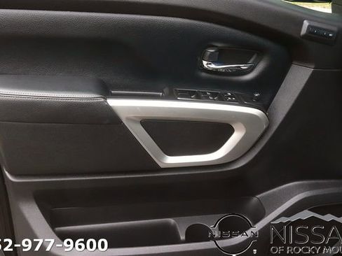 Used 2021 Nissan Titan SL w/ Moonroof Package AWD/4WD image 11