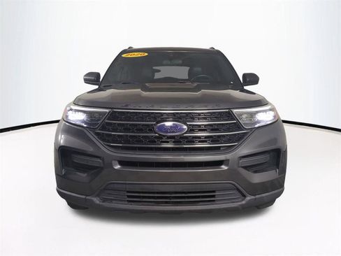Used 2020 Ford Explorer XLT image 3